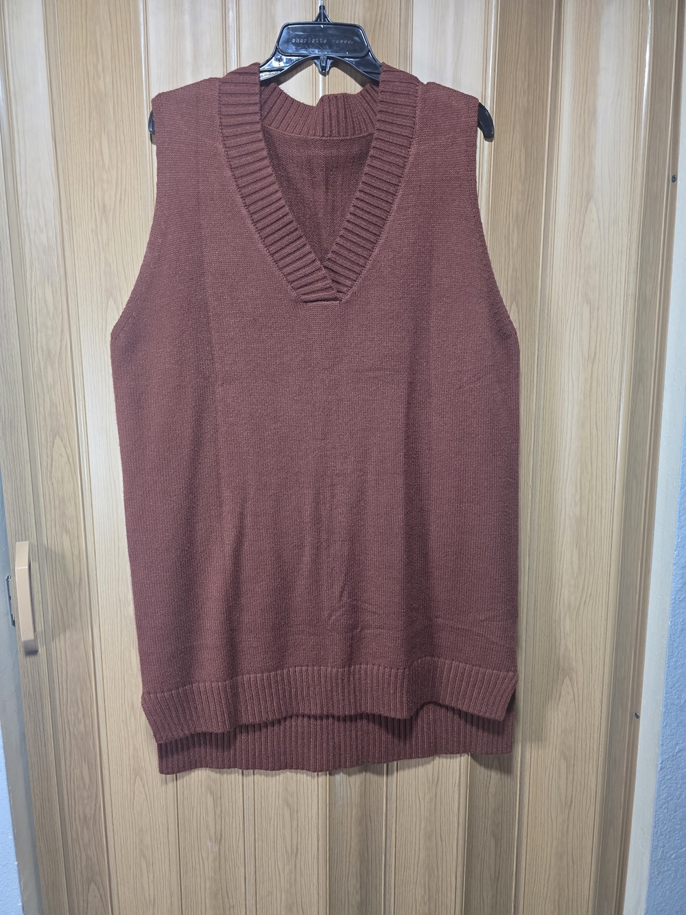 Women’s V-Neck Sleeveless Knit Sweater Vest - Rust